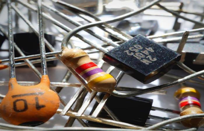 What are Electronic Components_